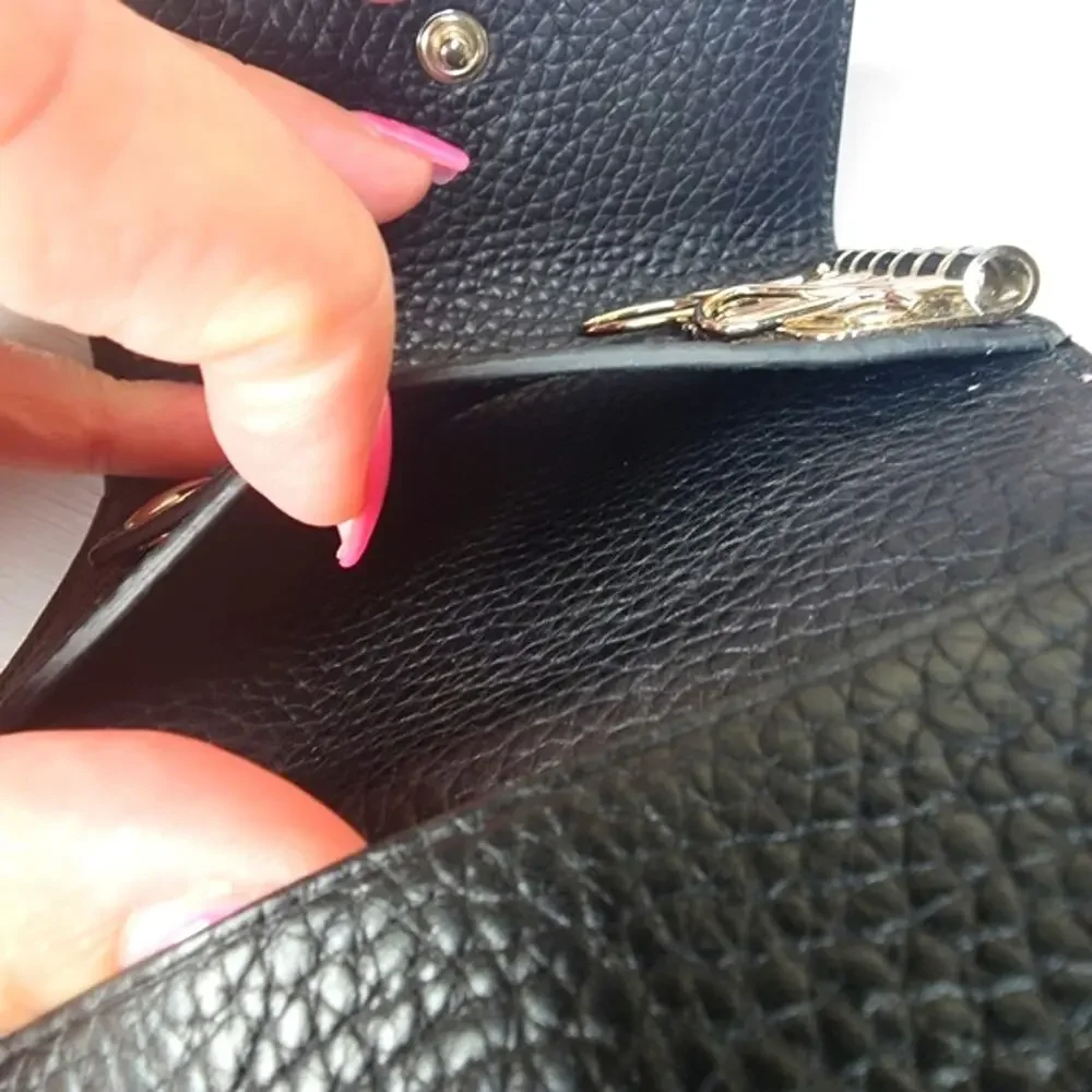 Gucci Black Pebbled Leather Silver Six Key Holder EUC